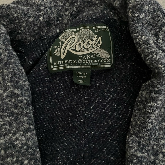 Roots Cardigan in Blue - Picture 2 of 3